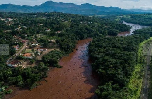 브라질 광산 댐 붕괴사고로 강 300㎞ 오염…생태계 파괴 심각