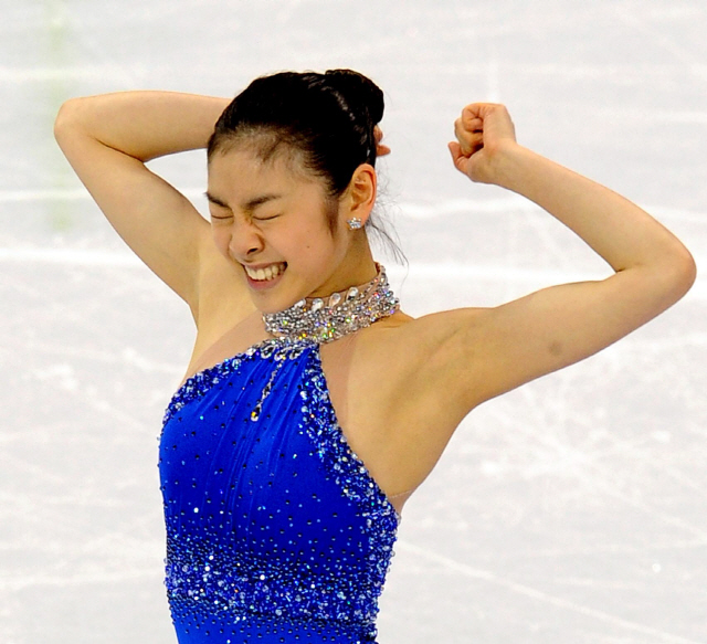 [SC타임머신] '마음씨도 금메달' 김연아, 10년전 올림픽 챔피언 되던 날