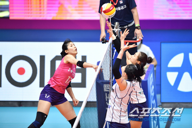 김연경-이재영 쌍포 터진 흥국생명, 도로공사에 3대0 승리. 무실 ...