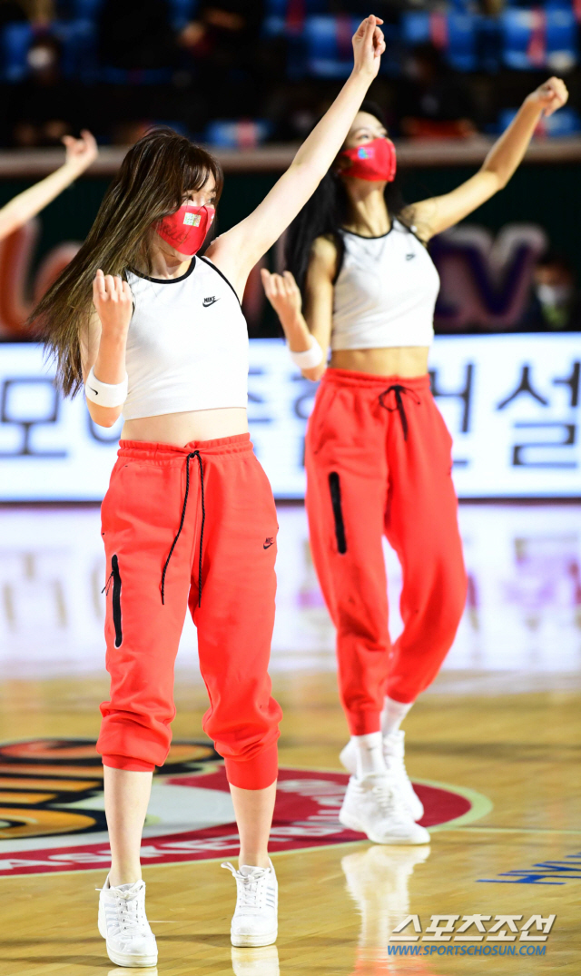 [포토] 치어리더 트레이닝 패션에도 강렬한 포스