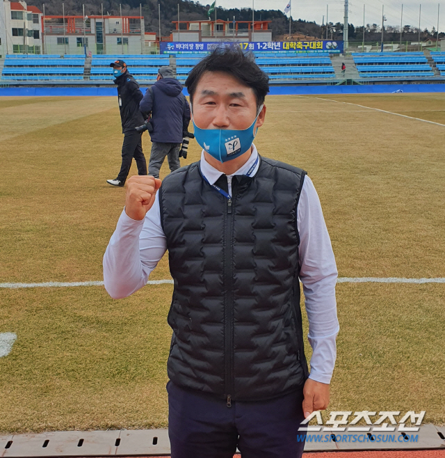 용인대 2연패 이끈 이장관 감독 "경남FC 이기고 자신감"