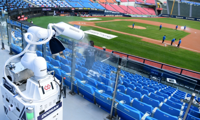 마스크 지침 강화·전수 검사…KBO, 코로나19 매뉴얼 개정