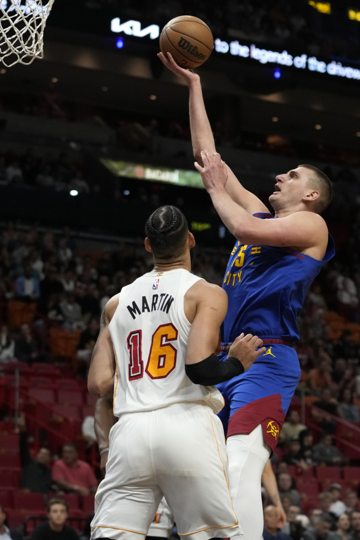 NBA 올 시즌 톱 50 발표. 1위 요키치, 2위 아데토쿤보. 르브론, 제임스 하든 10위권 밖