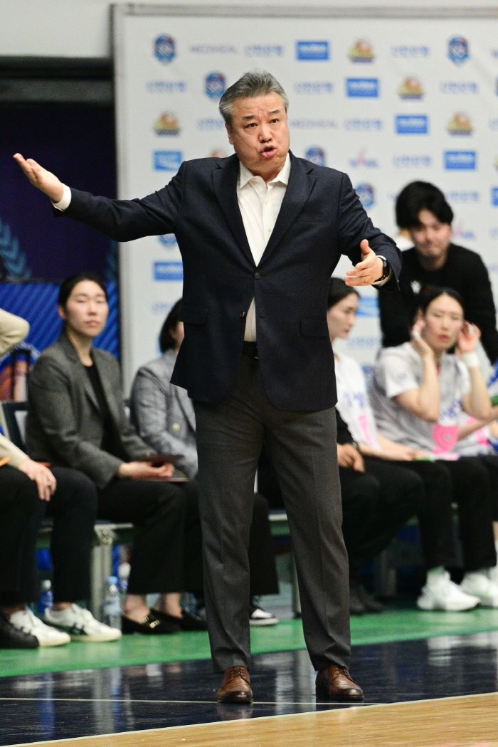 신한은행에 공동 3위 내준 삼성생명 임근배 감독, "선수들에게 좋은 경험 됐으면 좋겠다"