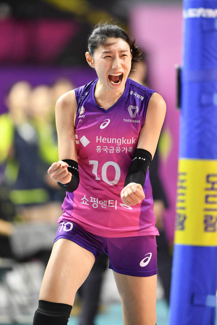 '명불허전' 배구여제 김연경, 올시즌 4번째 라운드 MVP 수상…한선수도 2번째