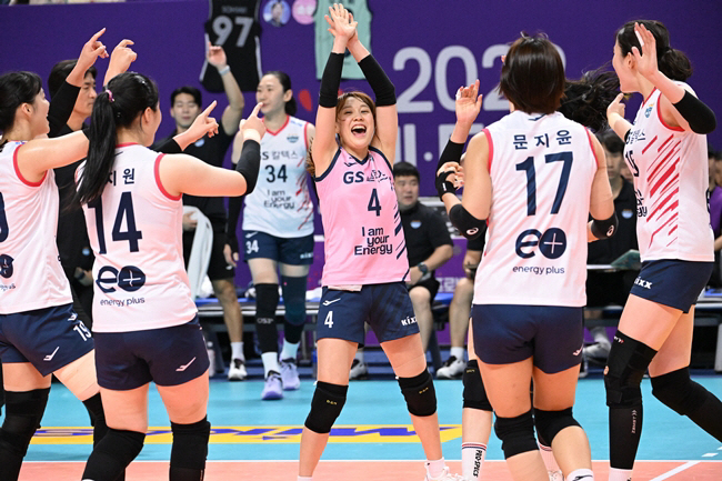 '강소휘 펄펄 날았다' GS, 김연경 빠진 흥국에 압승 …준결승 진출 확정