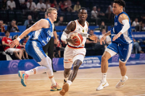 ̱, ĳٵ ƴϾ. FIBA  8 Ŀŷ,   1,  ?