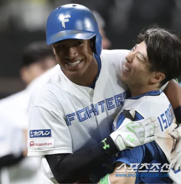 1회 선두타자 홈런…9회 끝내기 홈런, 일본야구사 다시 쓴 '23세 거포' 만나미, 홈런 1위 2개차 추격