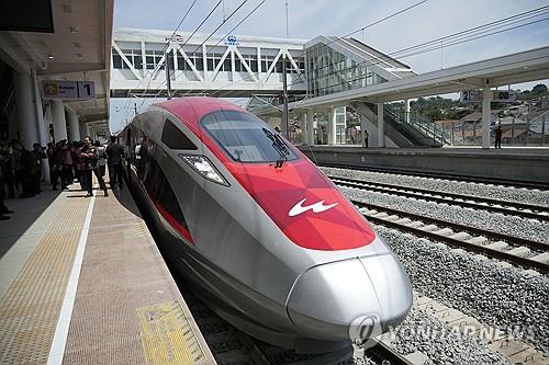 인도네시아, 중국 자금 투입된 동남아 첫 고속열차 운행 시작