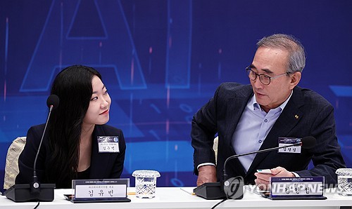 정식 출시 '에이닷', 출격 임박 '믿음'…통신사 'AI 대전'