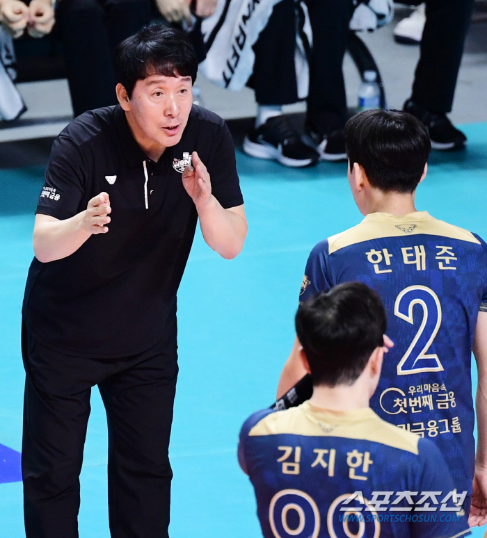 "범실이 줄었다"…'선두 질주' 우리카드, 사령탑 그린 장밋빛 시즌 "3R 되면 더 좋아질수도"