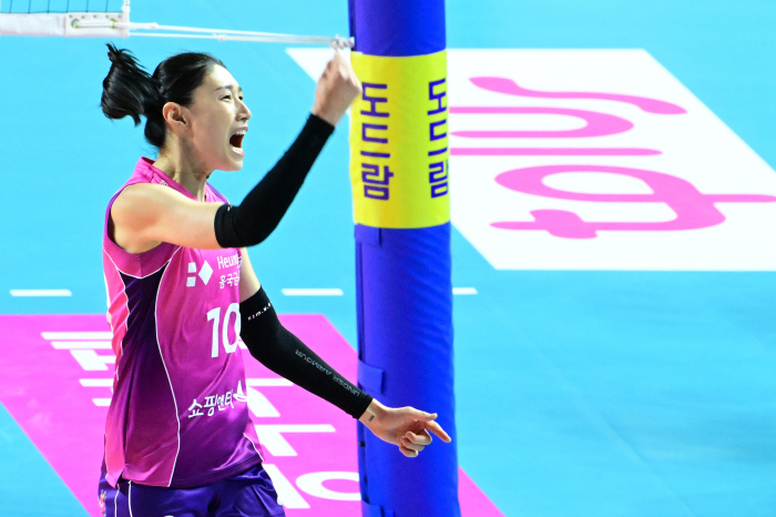 '해결사' 김연경 30득점 맹폭! 흥국생명, 현대건설에 승패패승승 대역전극…4연승→1위 독주 [인천리뷰]