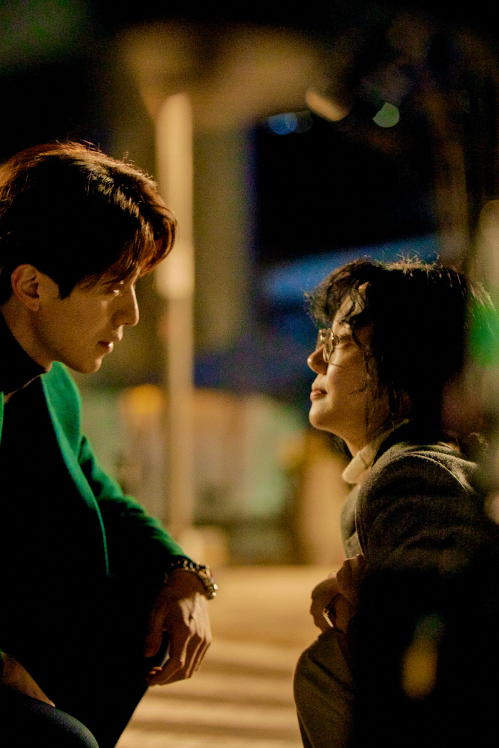 [SC리뷰] "담백한 '으른'의 사랑"…'싱글 인 서울' 이동욱X임수정, 그 남자 그 여자 현실 로맨스