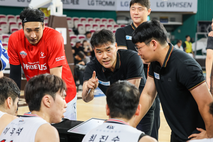 [KBL 현장인터뷰] 조동현 현대모비스 감독 "답답한 경기였다. 상대 압박과 수비에 밀려다녔다."