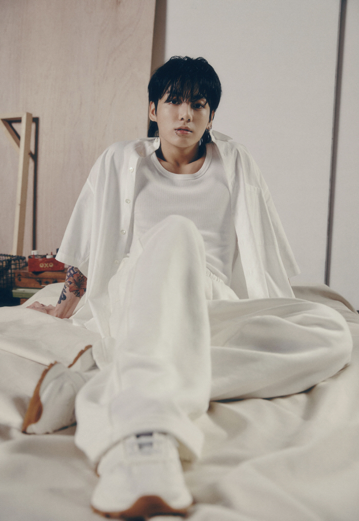 방탄소년단 정국 입대인사, 전역 6개월 앞둔 진의 댓글은 "ㅋㅋㅋㅋ"