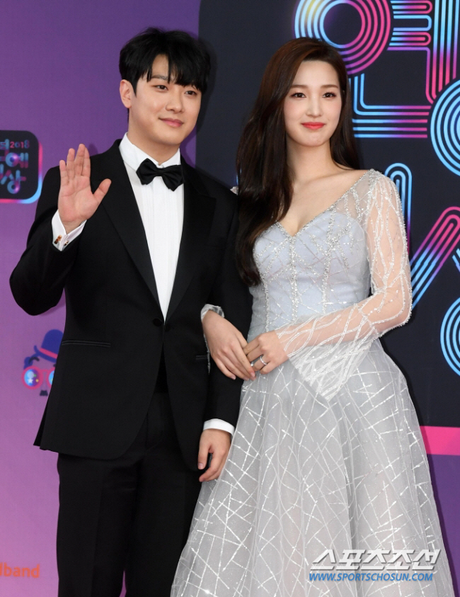 "세 아이 父가 양육" 최민환·율희, 결혼 5년만 이혼 '사유 언급 無' [종합]