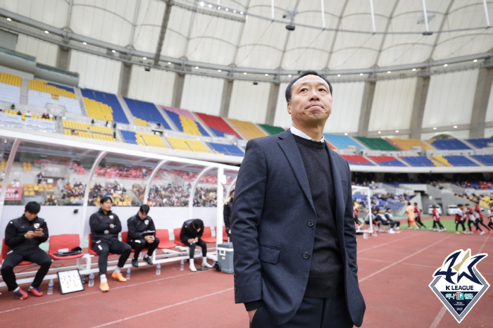 [현장인터뷰]박진섭 부산 감독 "잊을 건 빨리 잊고 오늘 경기 즐기자"