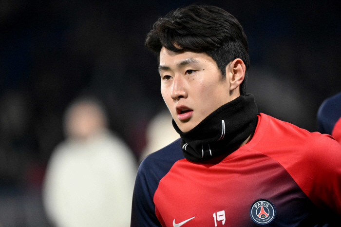 '이강인이 평가 뒤집을까' PSG, 돌문전 앞두고 중원 혹평 "한 번도 엘리트 MF 3명 없었다"