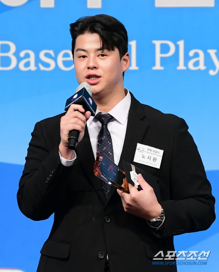 "이번 생엔 안돼" vs "12년 뒤에 보시죠." '띠동갑' 손아섭-노시환 타격왕 놓고 입담 전쟁[청담 현장]