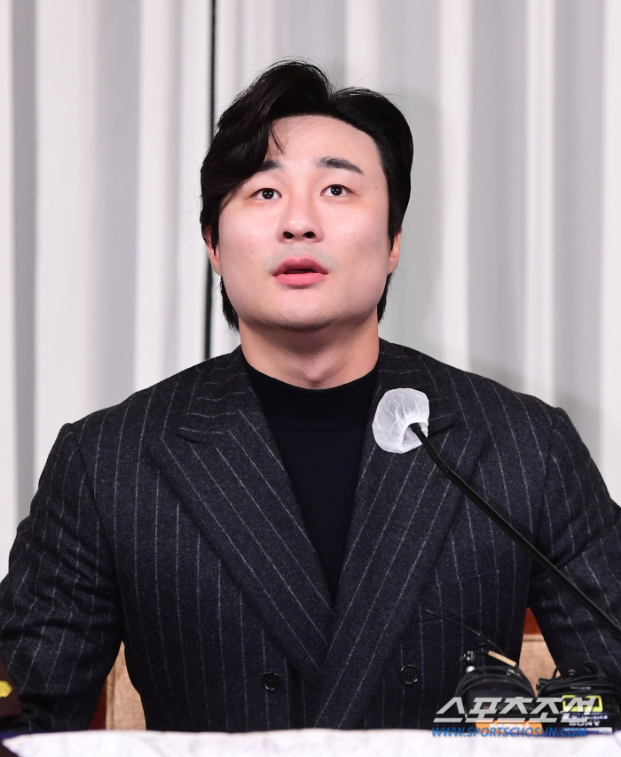 "상습 폭행 당했다" 피고소인 후배의 등장, 진흙탕 싸움에 빠진 김하성