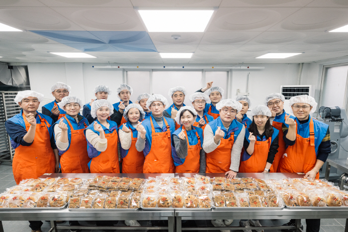 신한라이프, 임직원 참여 '사랑의 빵만들기' 봉사활동 진행