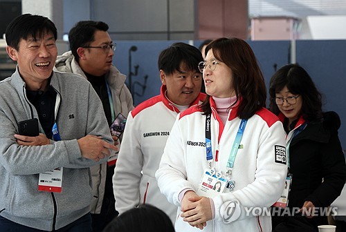 장미란 차관, 강원동계청소년올림픽 찾은 중국 단체 관광객 환영