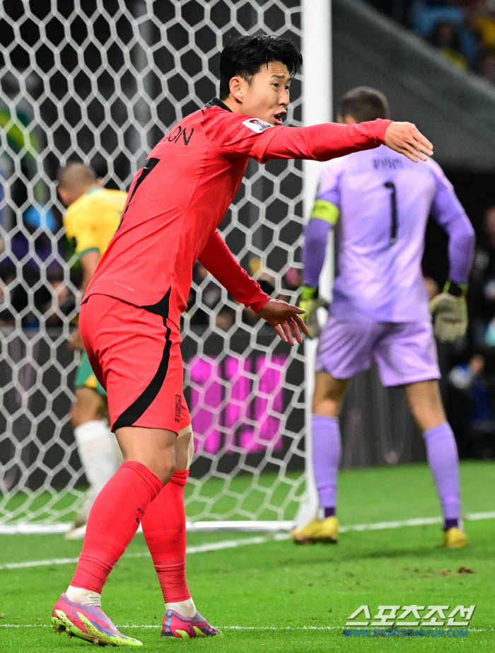 [호주전Live]'손흥민 역전 프리킥골!' 한국 2-1 호주 연장전 진행 중