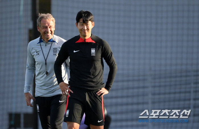 [아시안컵현장]클린스만호 론도로 회복 훈련! 손흥민은 파넨카킥-김민재는 VAR 주장