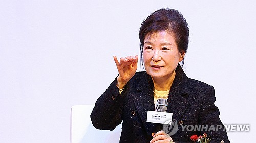 박근혜, 수감중 메모 공개…"서로 보듬으며 더 나은 한국 만들길"