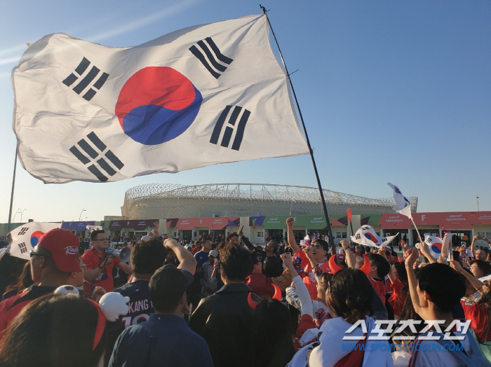 [아시안컵현장]'자랑스러운 우리 조국! 대~한민국' 경기 전부터 한국 축제