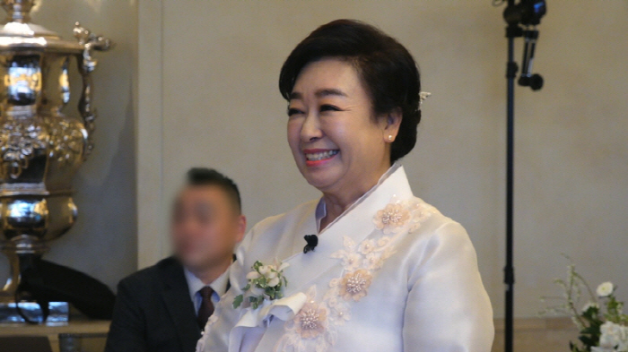 “대한민국 연예인 다 왔다!” 혜은이 딸 결혼식에 톱스타들 총출동 (같이삽시다)