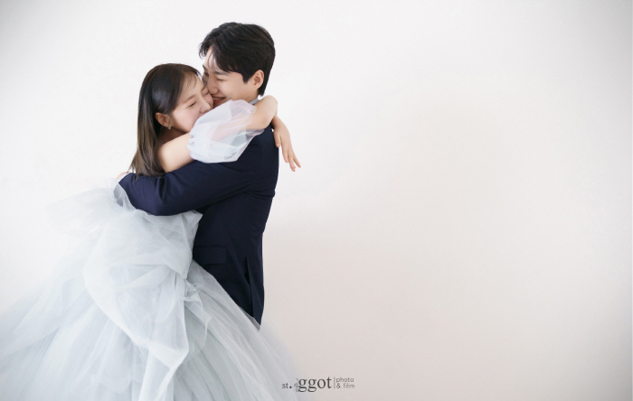 [SC이슈] 김기리♥문지인, 5월 17일 결혼…'가치관 쌍둥이'라더니 외모도 닮았네