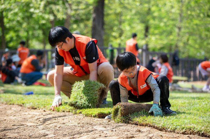 호반사랑나눔이, 서울대공원 동물원서 환경개선 봉사활동