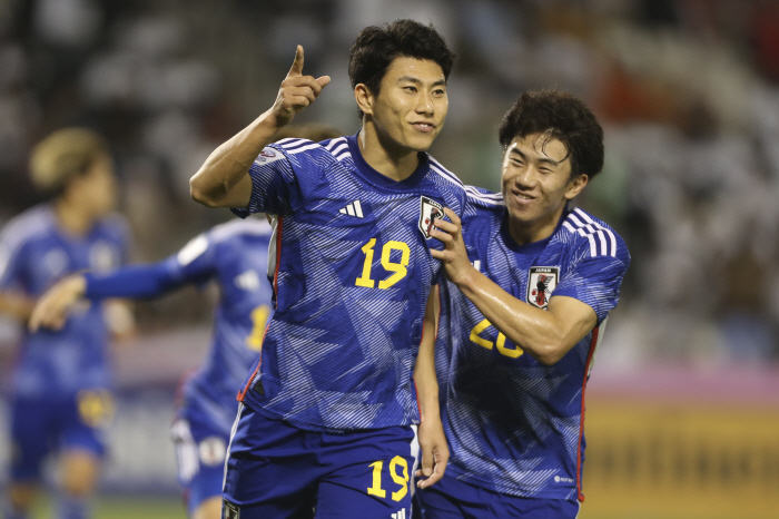 한국에 졌던 일본, 이라크 2-0 격파 '8회 연속 올림픽 진출'...우즈벡과 결승전