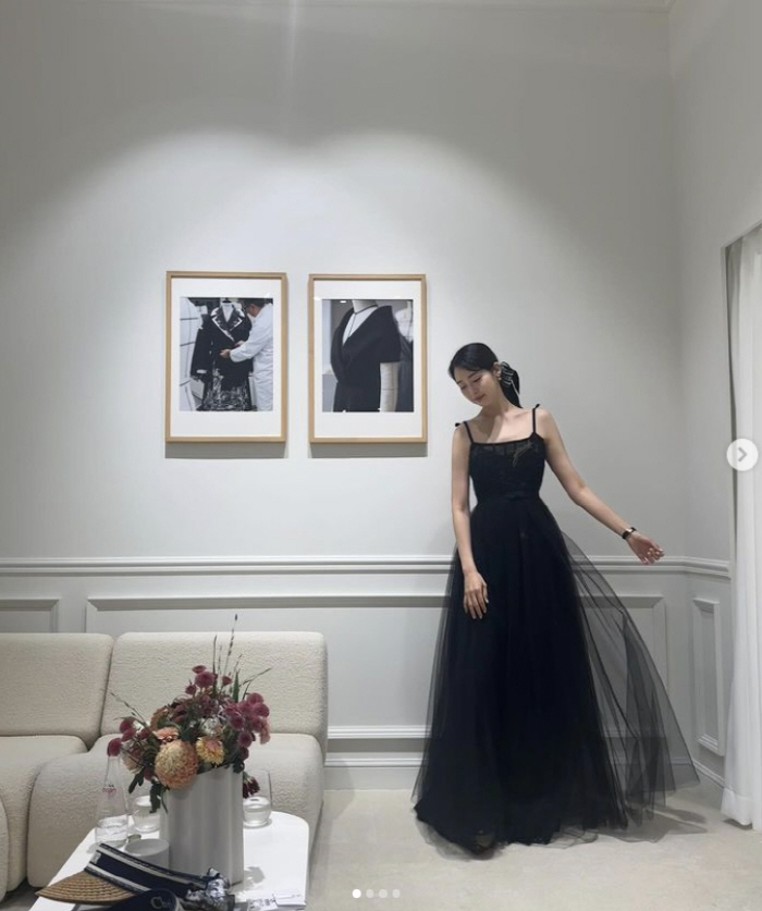 성유리 '남편 논란' 속 블랙 드레스 자태 '오랜만에 보여준 미소'