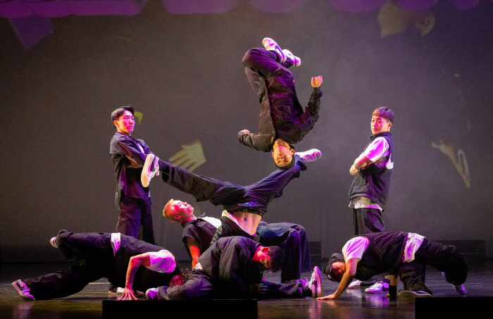 영국 사로잡은 '최정상 브레이킹 팀' 진조크루, 세계 최대 힙합 댄스 극장 페스티벌 공연 성료