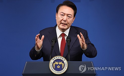 尹 "아내 현명하지 못한 처신 사과"…김여사 특검엔 "정치공세"(종합)
