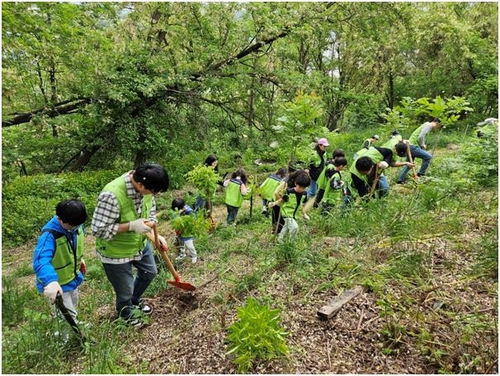 [게시판] 현대엔지니어링, 상암동 노을공원서 생태숲 가꾸기 봉사활동