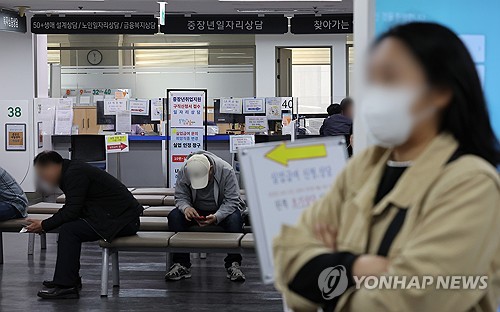 '수출 훈풍' 4월 취업자 26만명↑…실업자 증가폭 3년만에 최대(종합)