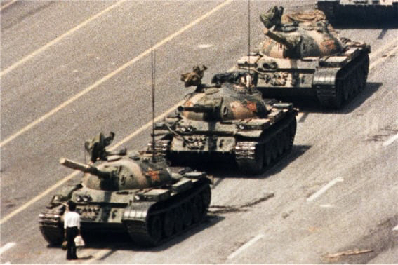 민주화항쟁의 상징 ‘천안문 탱크맨’의 생사는?
