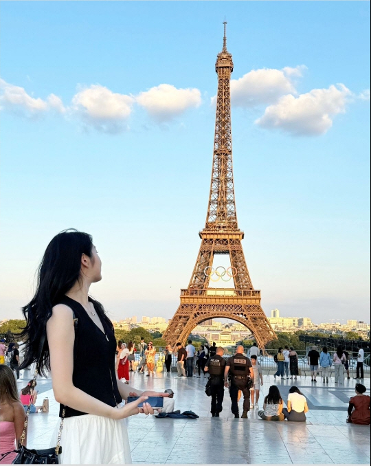 [SCin스타] 넘사벽 외모로 파리 에펠탑에 선 피겨 여왕 김연아