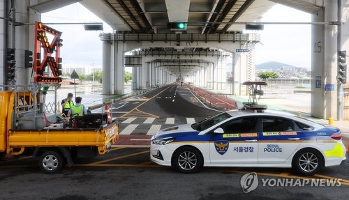 서울 잠수교·올림픽대로 여의상류IC 교통 통제(종합)