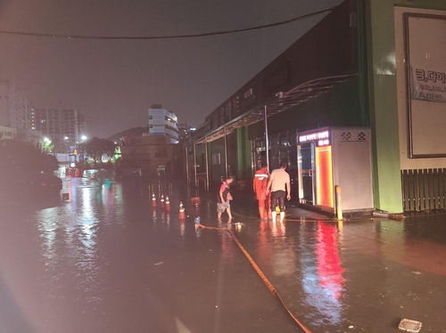 밤새 170㎜ 기습 폭우 쏟아진 부산…최대 60㎜ 추가 강우 예보