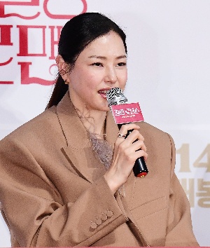  이하늬 코미디 영화로 돌아왔어요