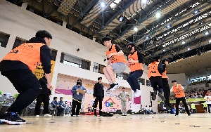 서울림운동회, 단체줄넘기 하는 참가자들